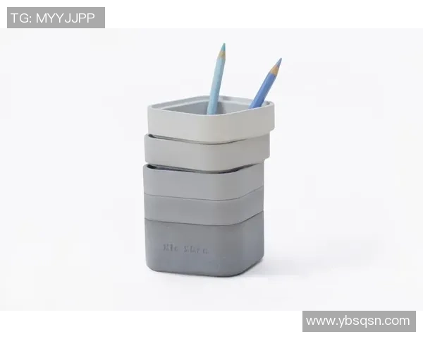 创意足球星笔筒设计展现个性化办公空间独特魅力